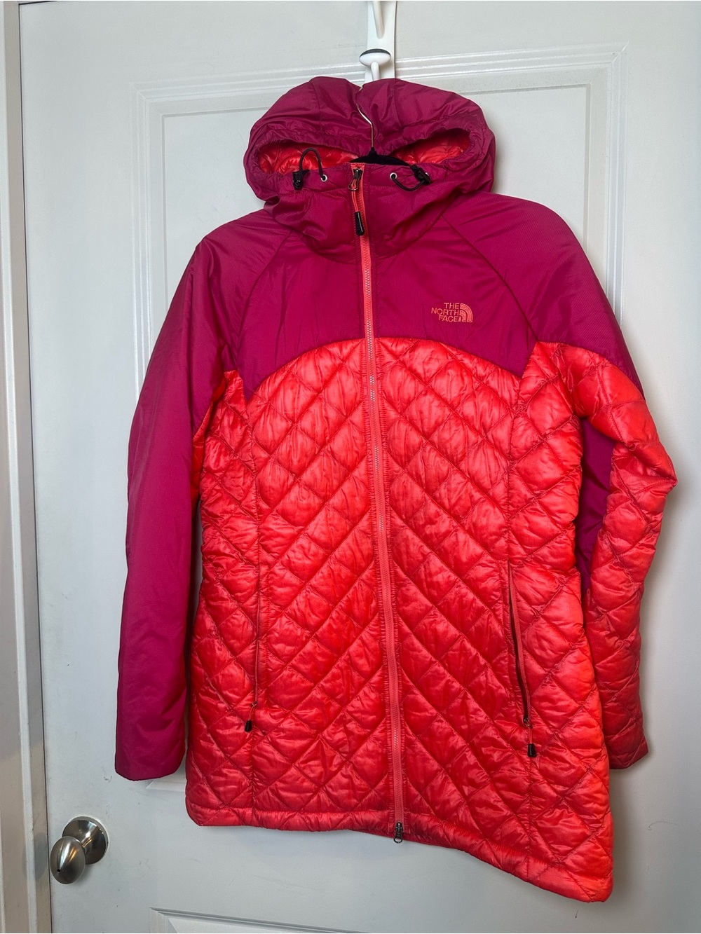 THE NORTH FACE Thermoball Quilted Puffer Hooded Mid Size Red Coat, Medium